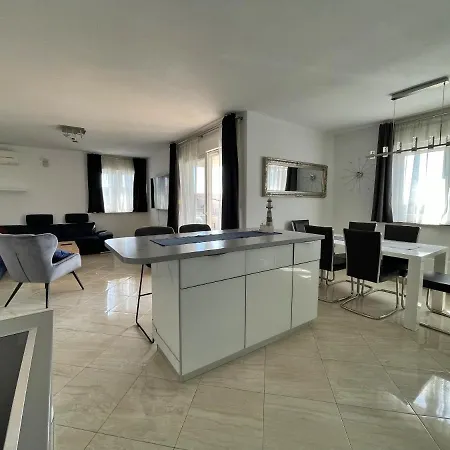 Apartment Modern Two Bedroom