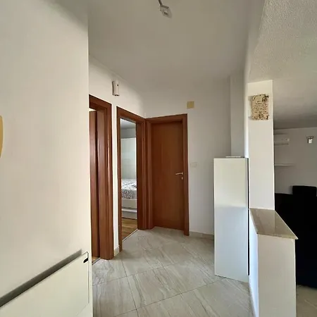 Modern Two Bedroom Apartment *