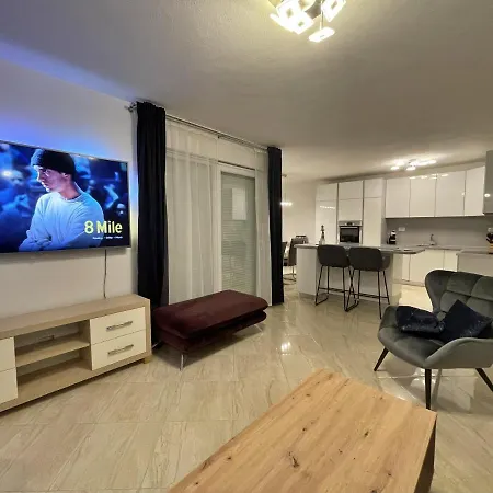 Modern Two Bedroom Apartment *